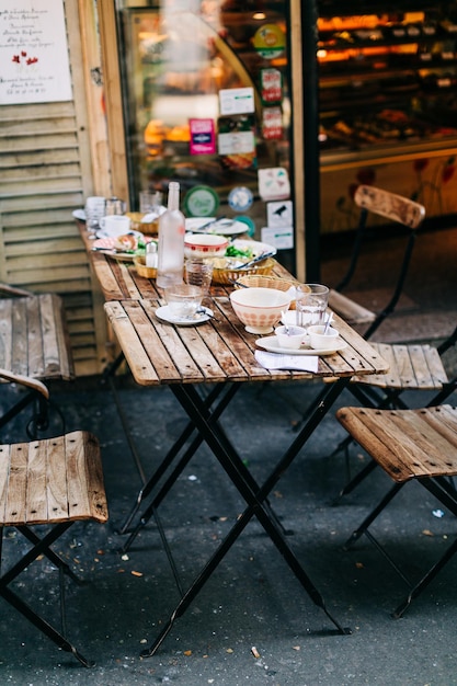 写真 店のテーブルと椅子