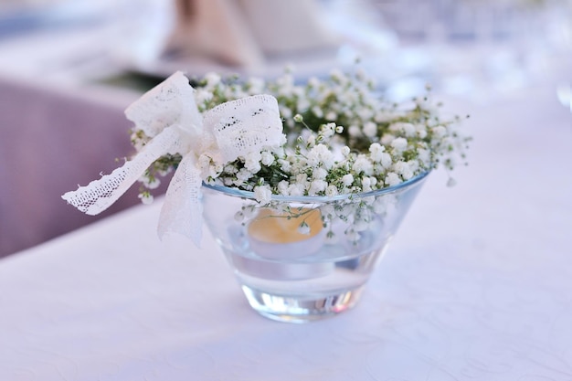 꽃 테이블 번호와 촛불 테이블 장식
