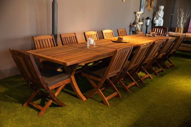 A table in a restaurant with a green carpet on the floor