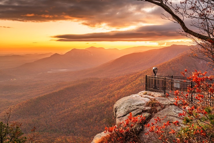 Foto table rock state park south carolina usa landschap bij zonsondergang in de herfst