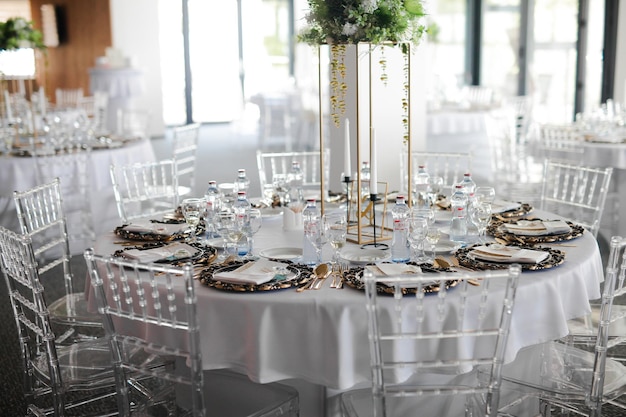 Table set of empty restaurant