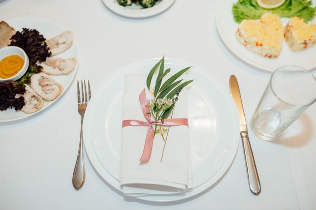 Table set with flowers