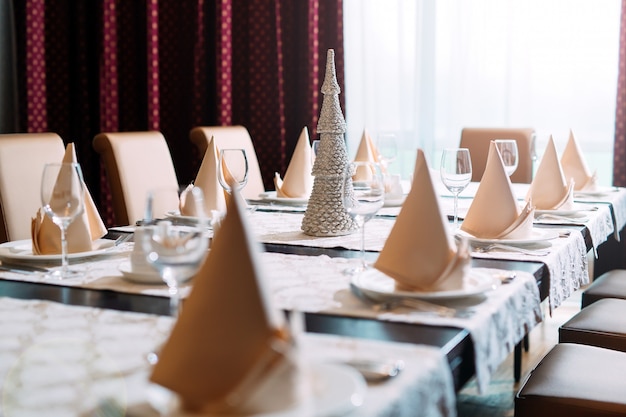 Table setting in the restaurant