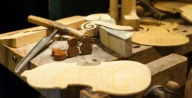 Table of tools for making Violin model