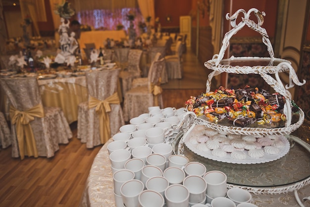 Table with cups for tea 2115