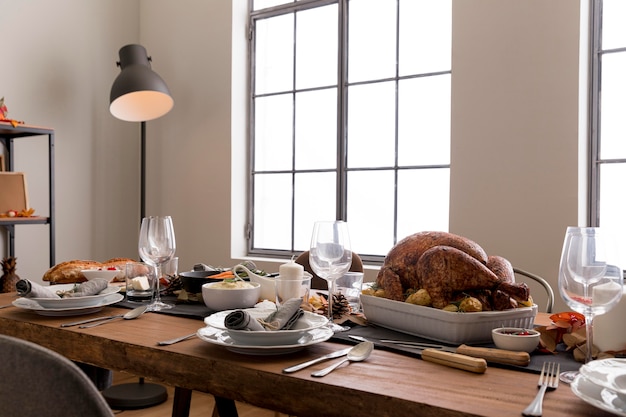 Foto tavolo con cibo per il giorno del ringraziamento