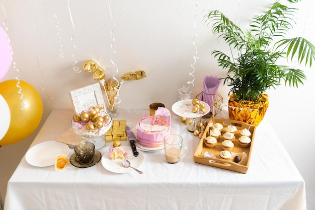 Photo table with leftovers after birthday with coffee cake cupcakes