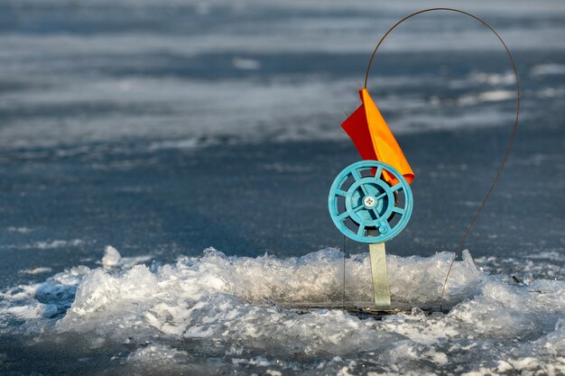 Tackle for winter fishing, Fishing in the winter in the hole on live bait.