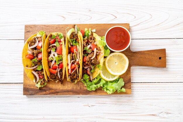 taco&#39;s met vlees en groenten