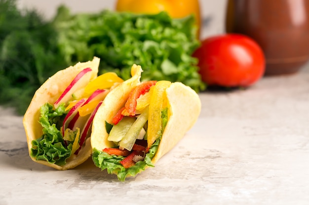 Taco con verdure fresche