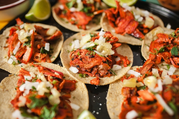 Foto pastore di tacos, taco messicano, alimento della via a città del messico