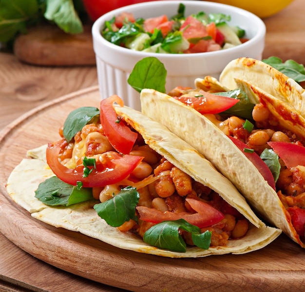 Tacos with chicken and bell peppers