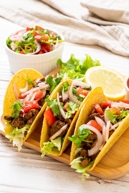 tacos with meat and vegetables 