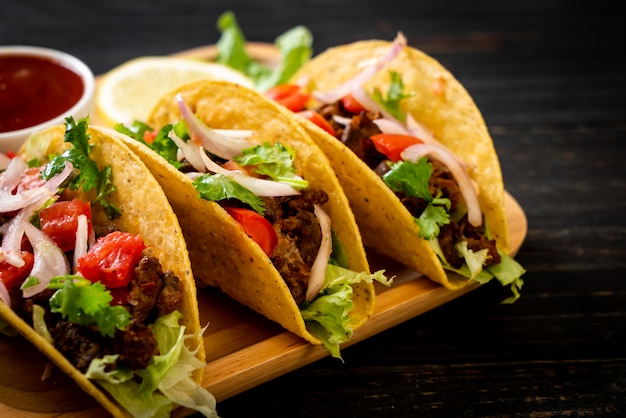 tacos with meat and vegetables 