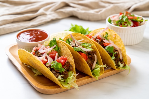 tacos with meat and vegetables 