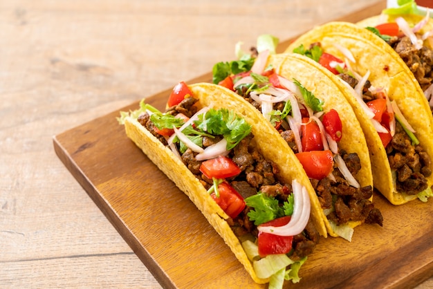 tacos with meat and vegetables 