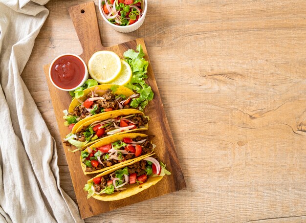 tacos with meat and vegetables 