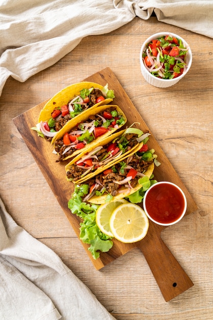 tacos with meat and vegetables 