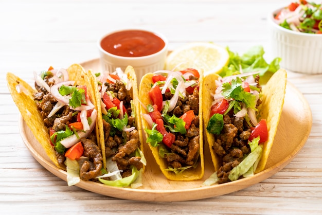 tacos with meat and vegetables 