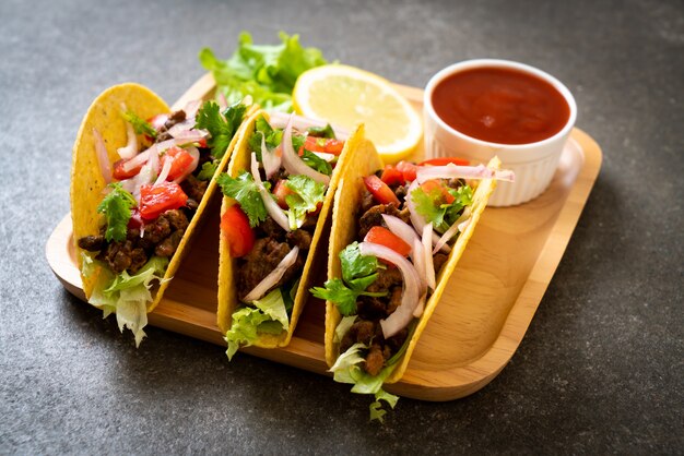 tacos with meat and vegetables 