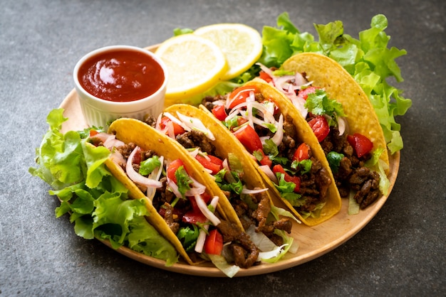 tacos with meat and vegetables 