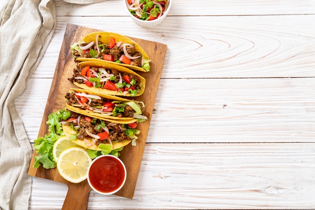 tacos with meat and vegetables 