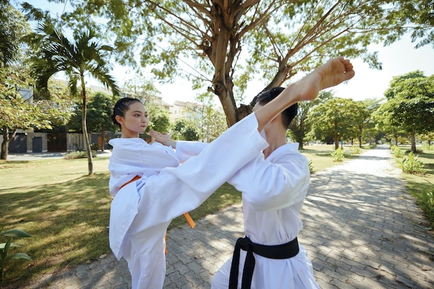 Foto allenamento di combattimento di taekwondo
