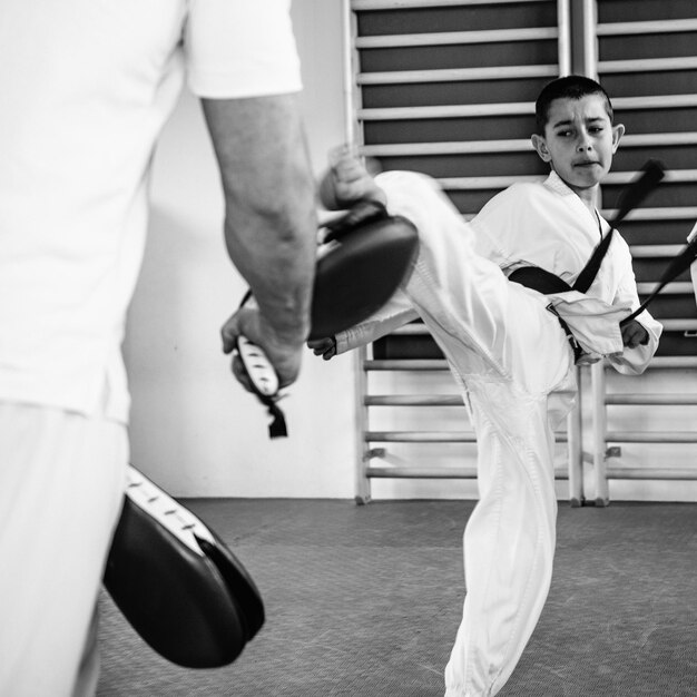 Photo taekwondo training for kids