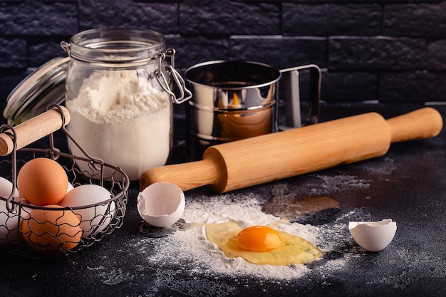 Foto tafel met bakproducten en gereedschap