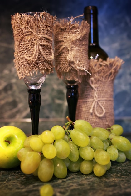Tafel met wijnfles druif