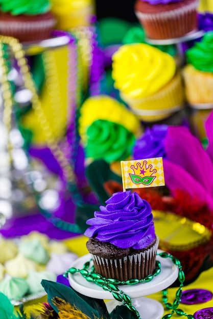 Tafel versierd voor Mardi Gras-feest.