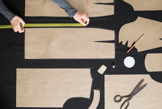 Photo the tailor lays out the pattern on the fabric in the studio.