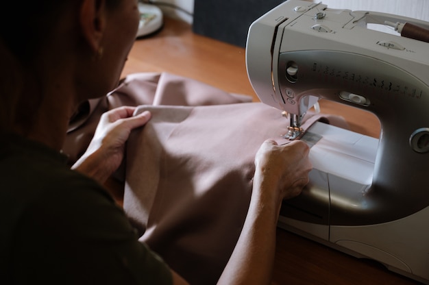 Tailoring process with sewing machine