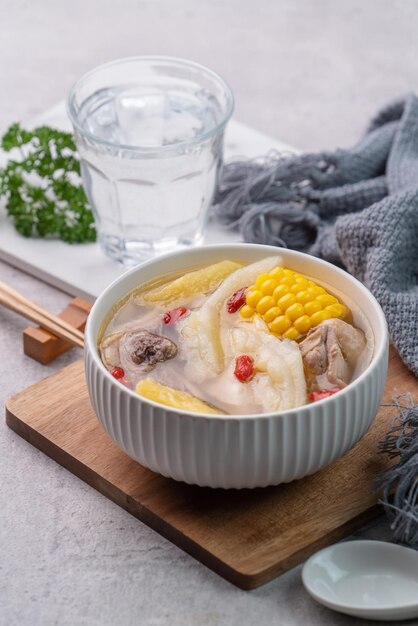 Photo taiwanese homemade delicious chicken soup with pineapple bitter gourd and sweet corn