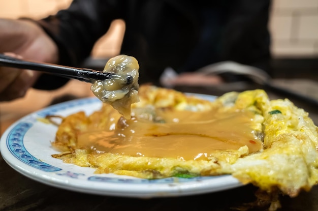 Taiwanese snack van oesteromelet