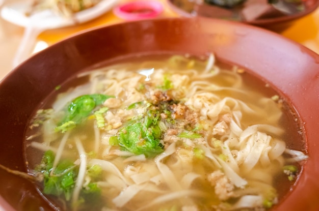 Традиционный тайваньский суп с лапшой