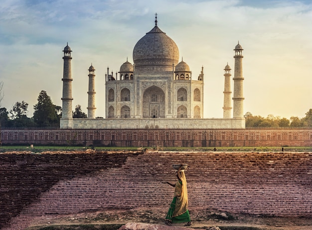 타지 마할 경치 타지 마할 기념물의 아침입니다. 인도 아그라의 유네스코 세계 문화 유산.