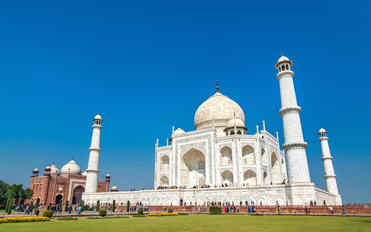 Photo the taj mahal, a unesco world heritage site and the most famous monument in india. agra city in uttar pradesh state