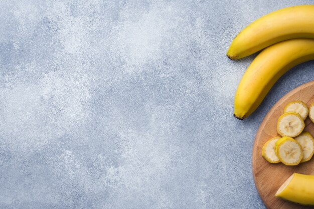 Tak van drie bananen op een gestructureerde achtergrond,