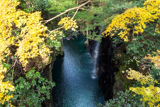 Photo takachiho gorge at miyazaki in autumn