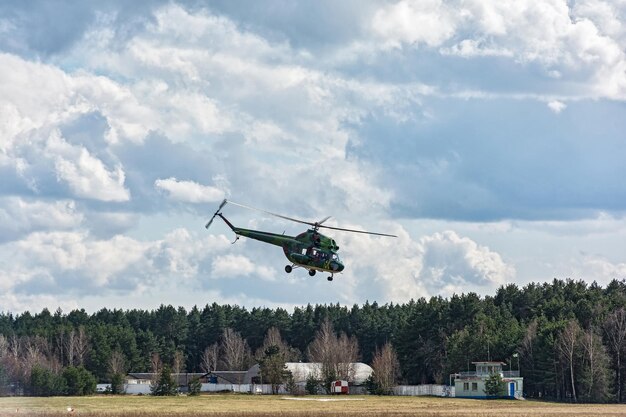 Фото Взлет вертолета ми2 с наземного аэродрома