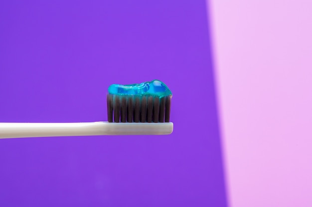 Фото Забота о зубах с помощью зубной щетки