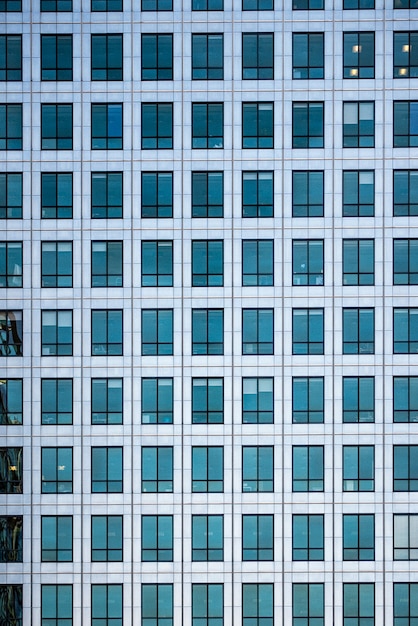 Foto edificio alto nel centro della città