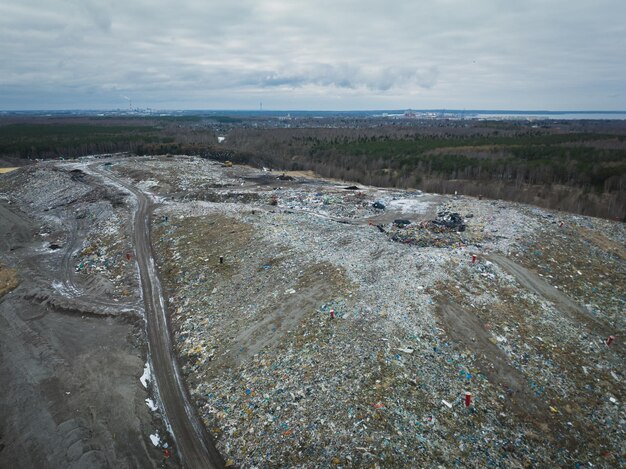 Фото с мусорной свалки в Таллинне.