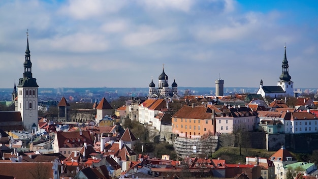 Skyline di tallinn estonia veduta aerea dell'estonia città vecchia di tallinn estonia