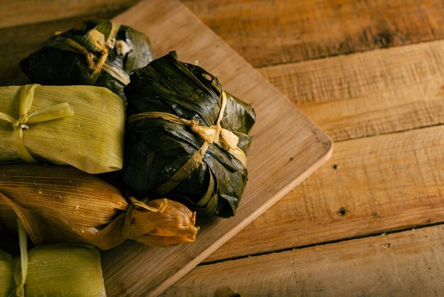 Photo tamales typical mexican food made from corn on a wooden table