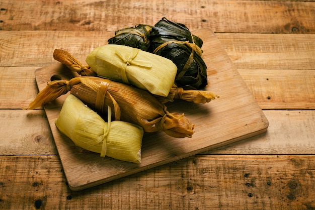 Photo tamales typical mexican food made from corn on a wooden table