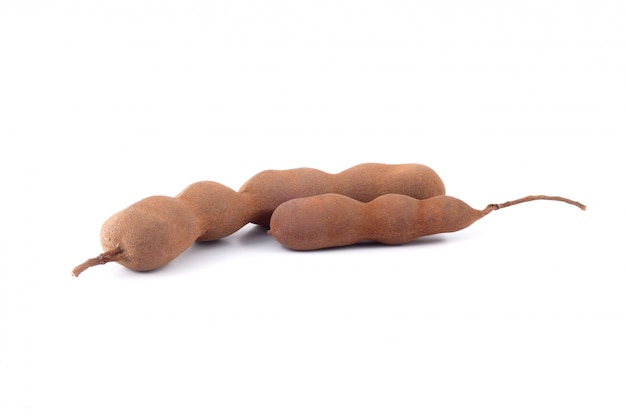 Фото Тамаринд изолирован. сладкий тамаринд (tamarind indica l.)