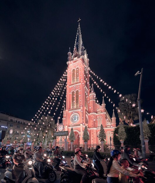 Tan Dinh kerk een beroemde plaats van aanbidding door roze kleur werd versierd in Kerst Reizen concept