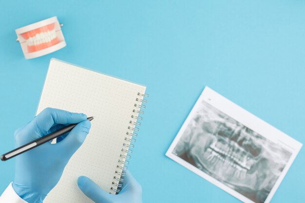 Tandartsbureau met foto's mondhygiëne preventie